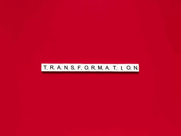 How Are Augmented Reality HUDs Transforming the Driving Experience in the UK?